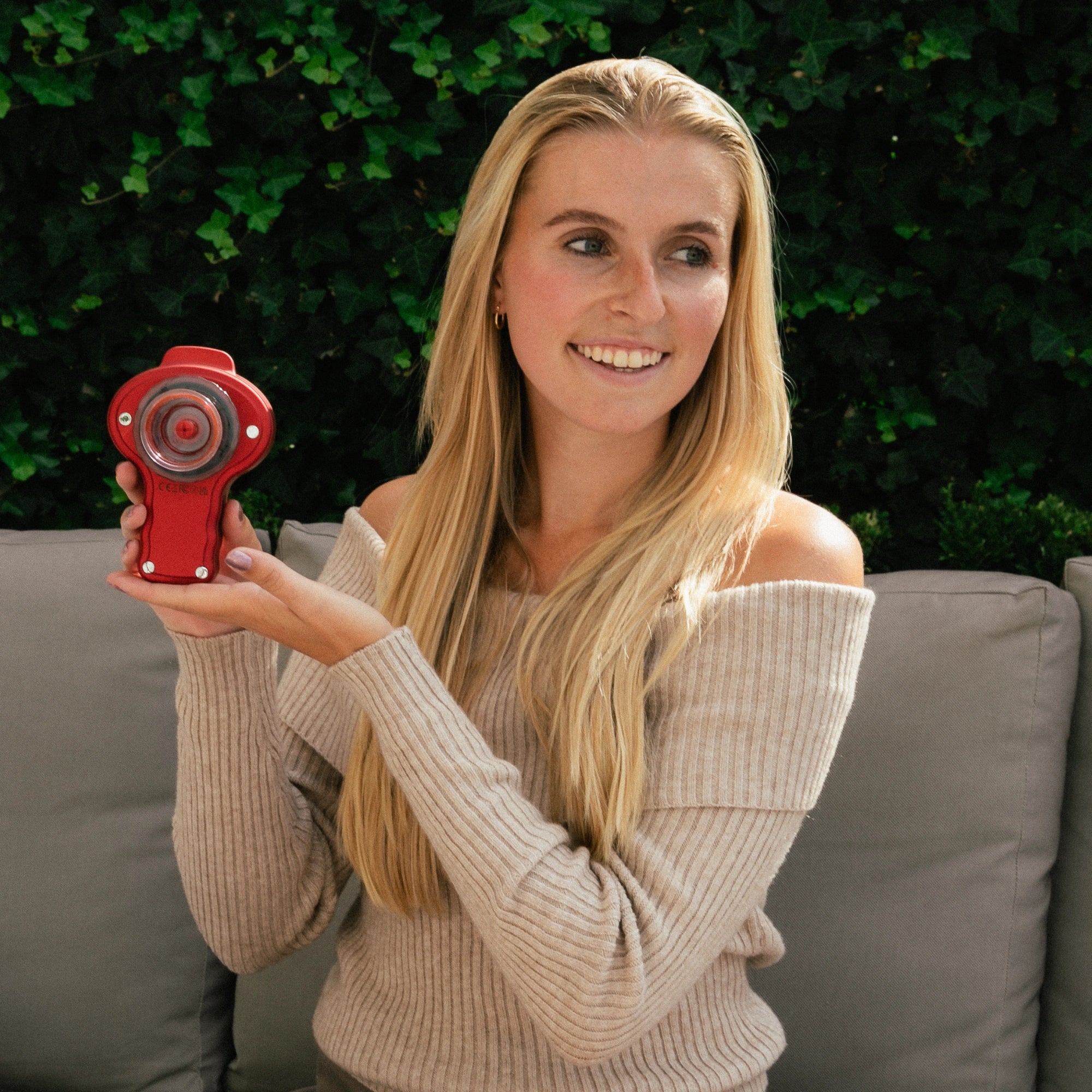 Vergelijking van het uiterlijk van de huid voor en na de behandeling, waarmee de effectiviteit van de anti-cellulitisbehandeling van Claro wordt aangetoond.